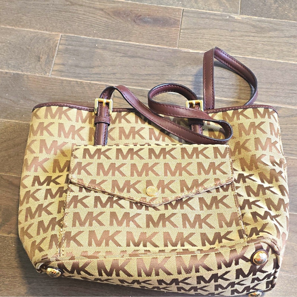 Michael Kors Logo Shoulder Bag Beige Brown Zip, Inner Pockets, Gold Hardware